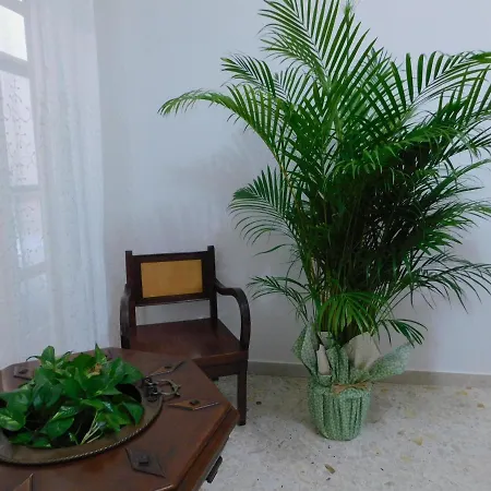 Frankie's House Oda ve Kahvaltı Katanya