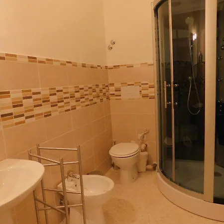 Frankie's House Oda ve Kahvaltı Katanya